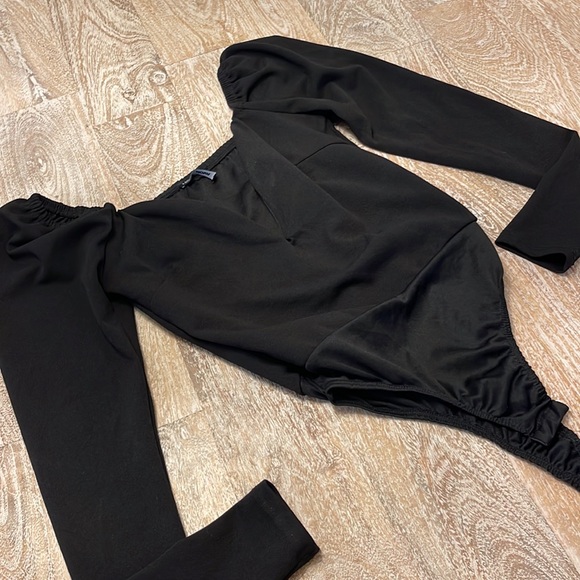 Fashion Nova v neck plunge bodysuit Small - Picture 1 of 4